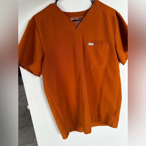 Figs Other - Men’s FIGS scrubs (burnt orange/pumpkin color)